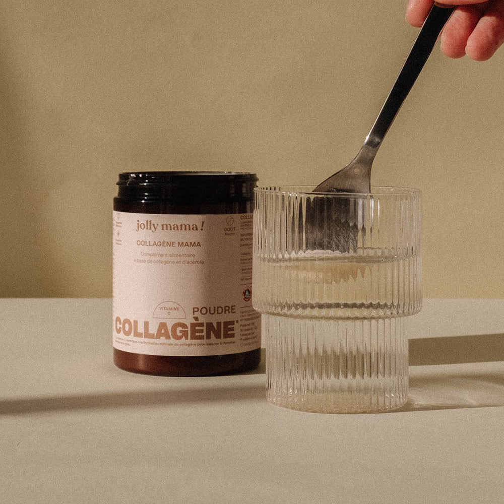 bicchiere con un mix di polvere di collagene
