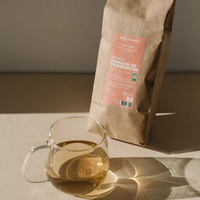 Infusion feuilles de framboisier Jolly Mama avec tasse – rituel bien-être naturel pour la grossesse


