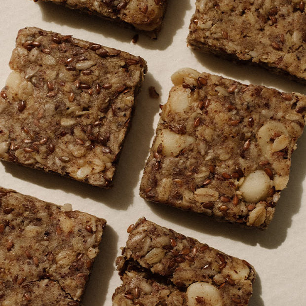 Vanifique Jolly Mama – biologische snackreep met vanille en macadamia, 400 µg vitamine B9 (gemethyleerd folaat (5-mthf)), rijk aan eiwitten en vezels
